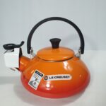 Czajnik tradycyjny stalowy emaliowany Le Creuset 1,5 l pomarańczowy