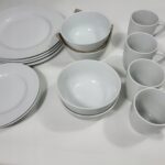 Zestaw obiadowy Amazon Basics 16-częściowy porcelanowy dla 4 osób - biały